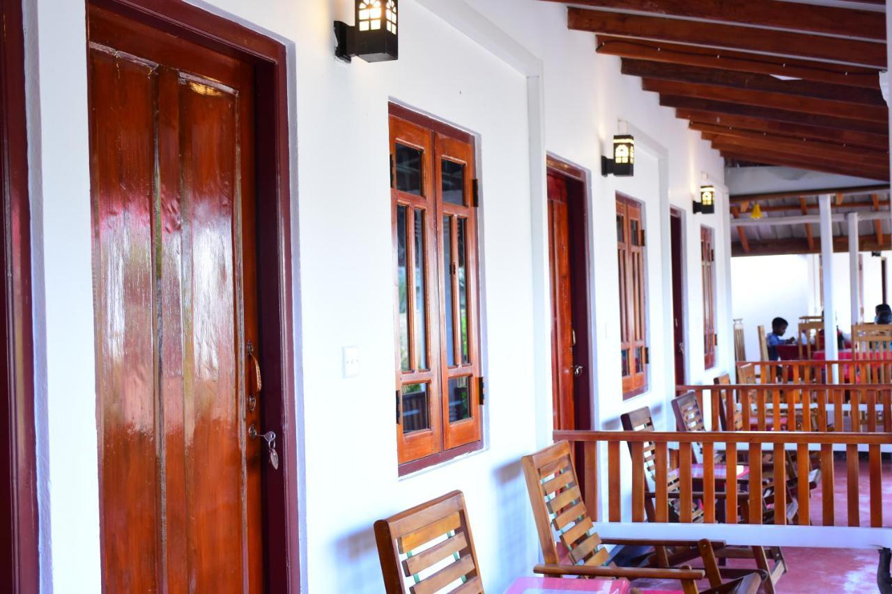 Trinco Star Cabana Trincomalee Exterior foto