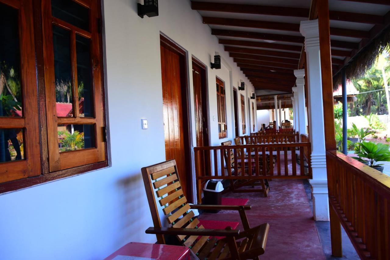 Trinco Star Cabana Trincomalee Exterior foto